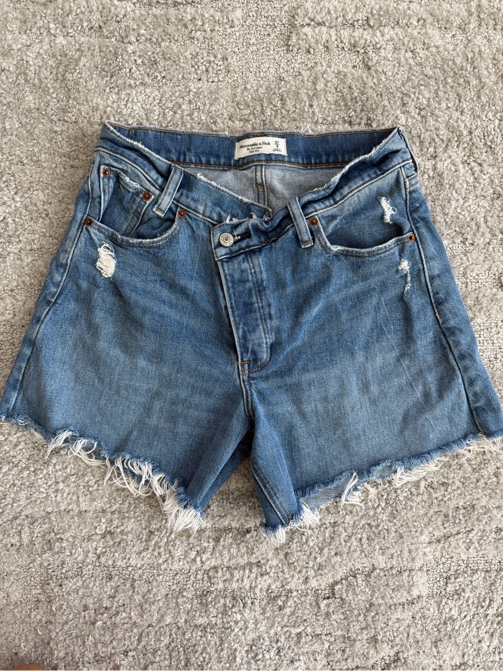 GUC Abercrombie & Fitch Size 27/4 High Rise V-Front Dad Shorts